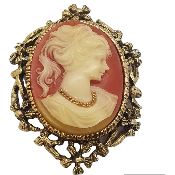 VINTAGE VICTORIAN REVIVAL CAMEO GIRL WEARING CHAIN NECKLACE BROOCH/ PENDANT - Picture 2 of 4